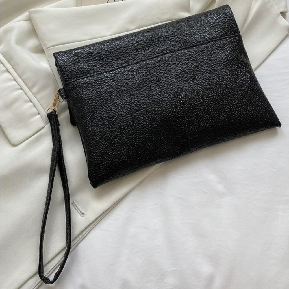 Lucky Clover Black Wristlet NWOT - Picture 3 of 5